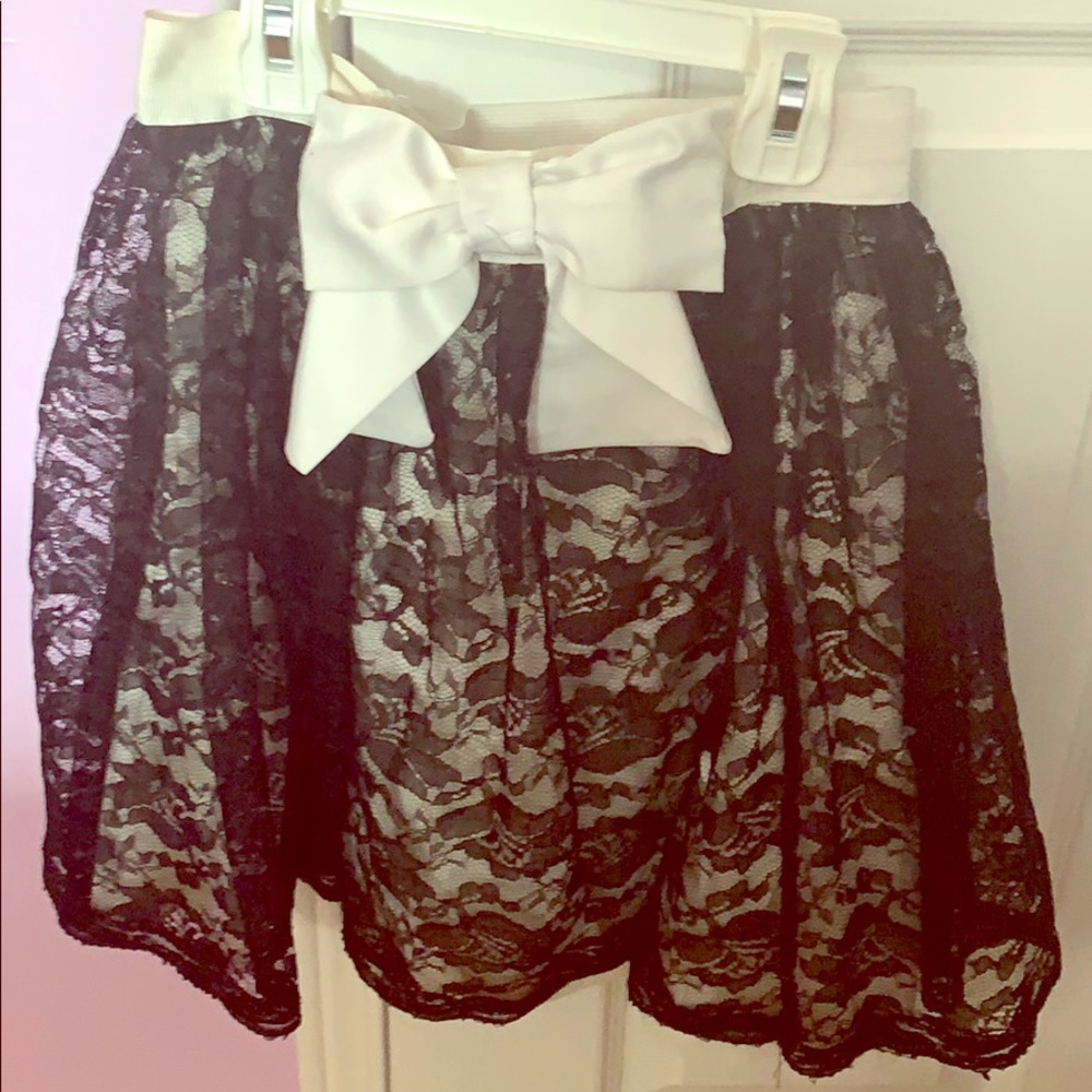 Blacked and white lacy skirt